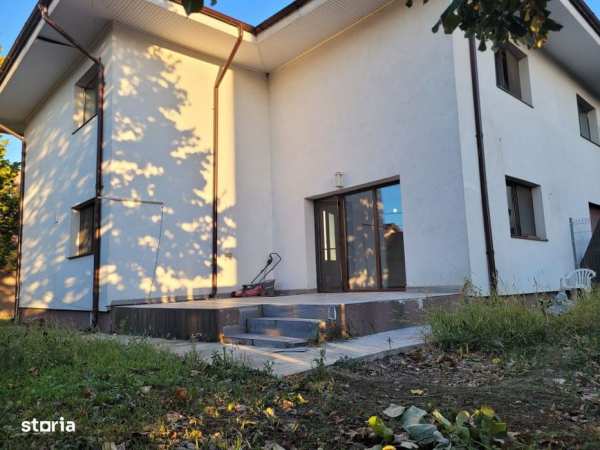 Vila de inchiriat / Magurele / Ambasador Residence / Curte 300 mp /