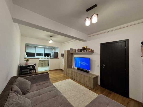 Apartament 3 camere complet mobilat si utilat, 9 Mai