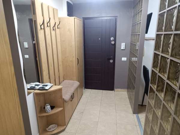 PROPRIETAR, vând apartament 4 camere, etaj 1, decomandat, zona Lipovei