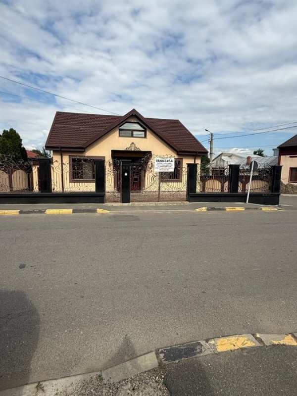 Casă de vânzare în Tecuci