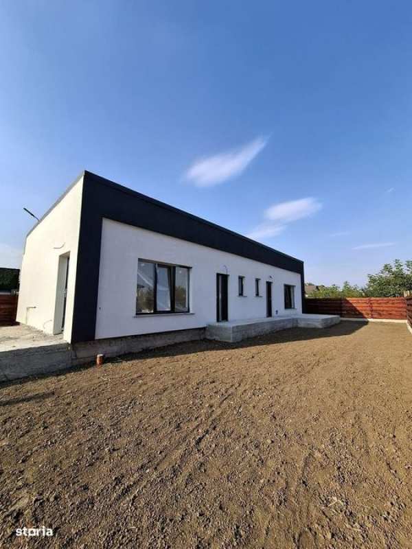 Apartamente Cu Terasa Si Curte, 3 Camere