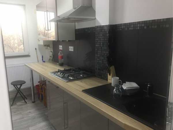 Inchiriez apartament cu 2 camere mobilat