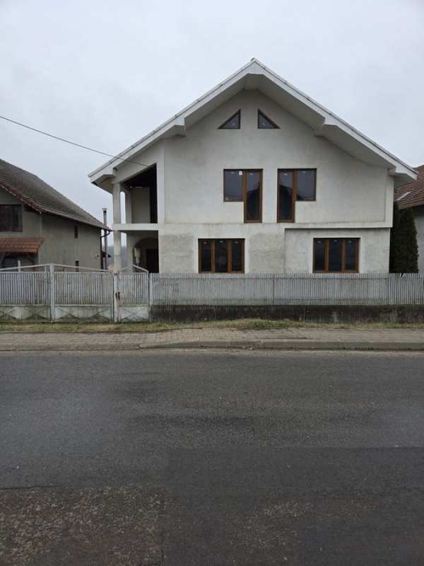 Casa  de vanzare