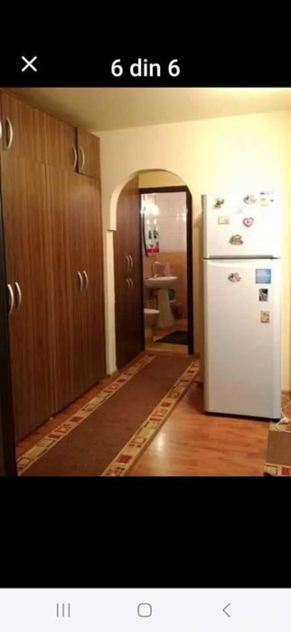 Închiriez apartament decomandat