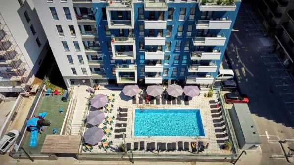 Inchiriez apartament in complex cu piscina Mamaia Nord