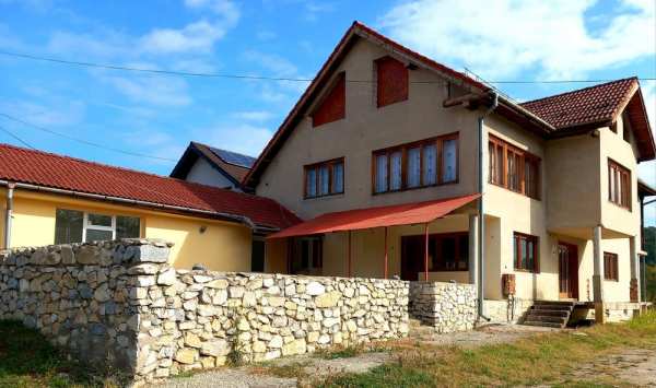 Casă spațioasă cu anexă și teren generos – Bălănești, Gorj