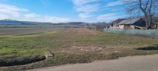 Teren intravilan-Rociu, sat Serbanesti, 4000 m.p.