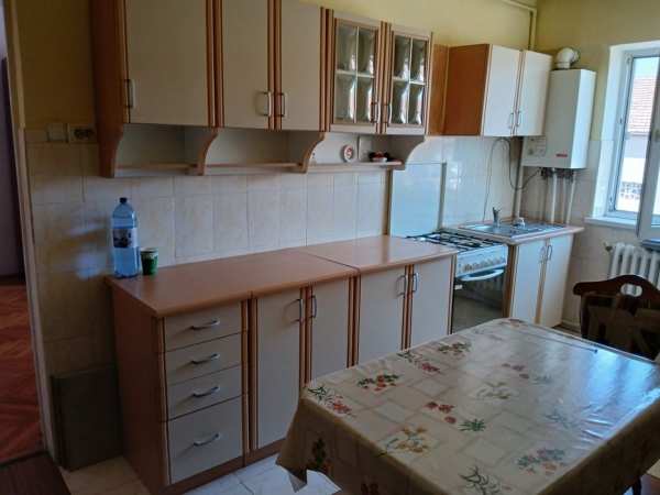 Închiriez apartament 2 camere zona cetate cloaca Alba Iulia