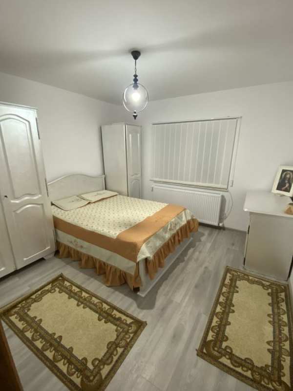 Inchiriez apartament in orasul Odobesti