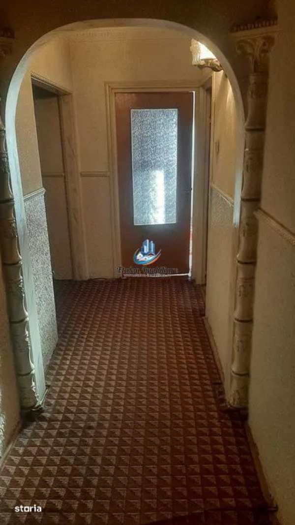 Apartament 4 camere, etaj 2, zona Spital Piatra Neamt