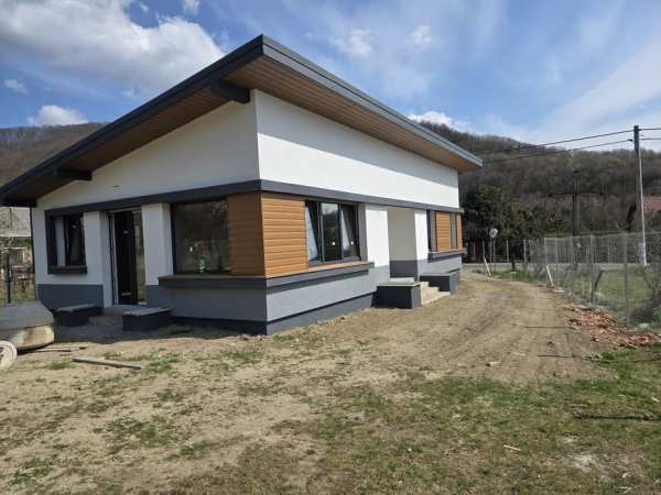 Casa de vanzare . Tăuții-Măgherăuș
