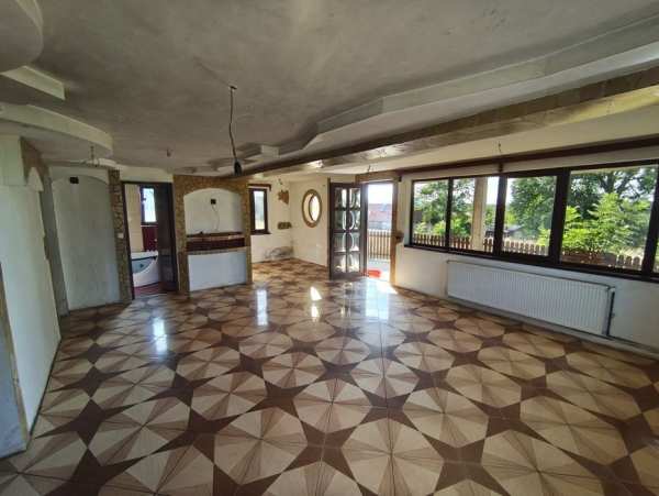Casa de vanzare Bca  Valea Crisului-comuna Bratca plus teren 5000  mp
