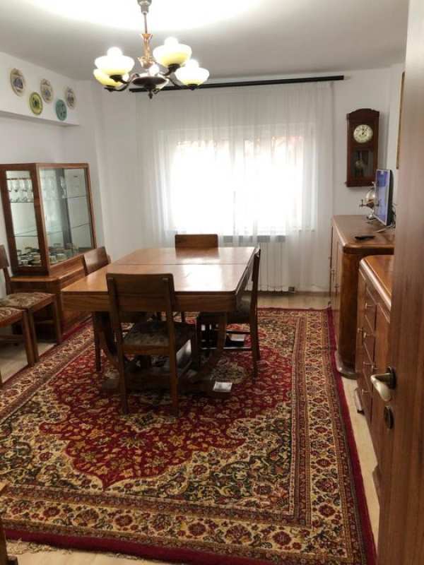 Apartament 3 camere de inchiriat