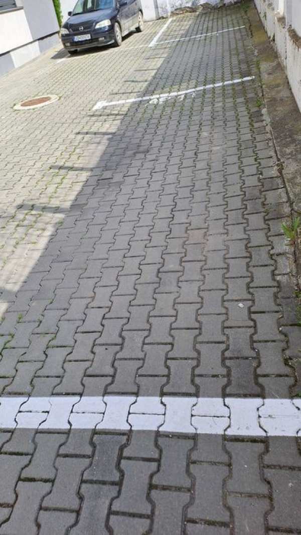 Inchiriez loc de parcare