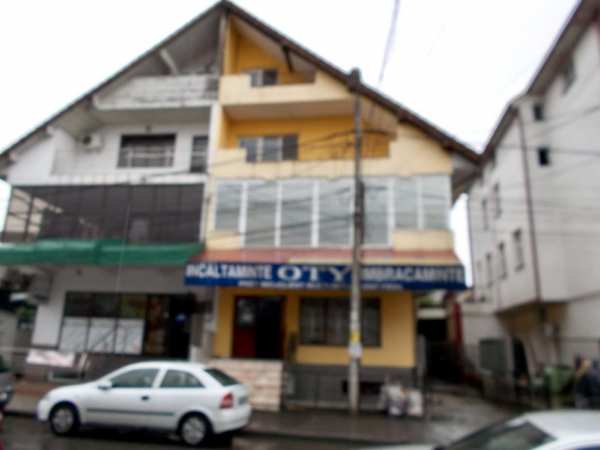 Casa cu spatii comerciale deosebita