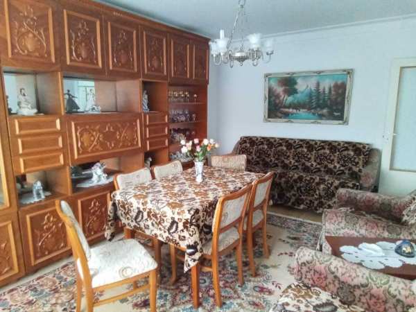 Vand Apartament cu 2 camere in Tg Bujor