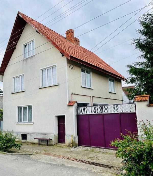 Casa de vanzare comuna Halchiu, la 15 min de orasul Brasov.