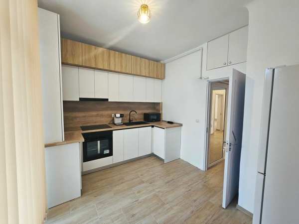 Închiriez apartament ultracentral, 3 camere, renovat – 84 mp