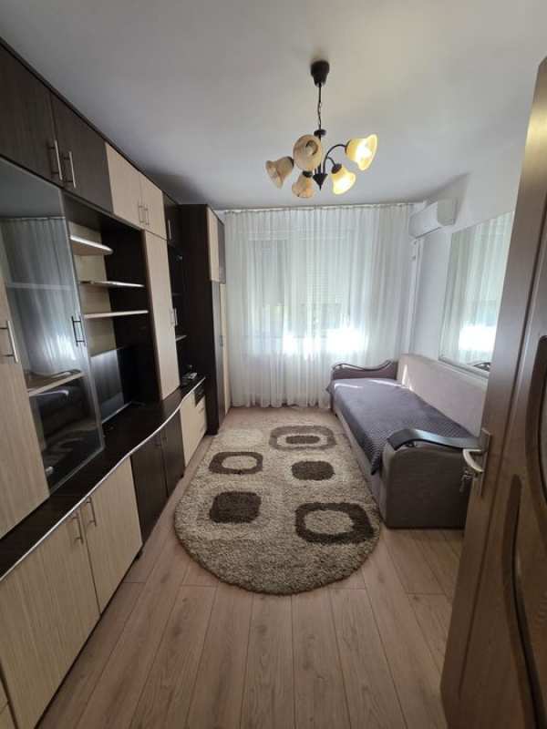 Garsonieră etaj II ,str Sovata , mobilată și utilată