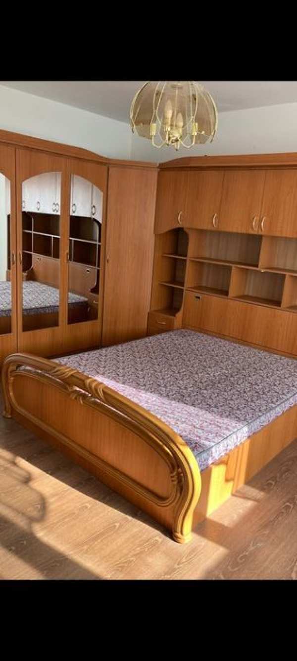 Închirierez Apartament la casă