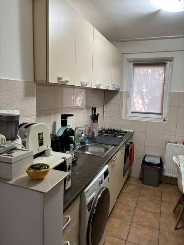 Apartament 2 camere renovat + grădină proprie + parcare – Onești