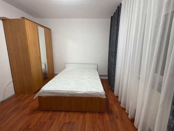 Închiriez apartament