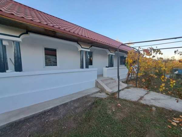 Casa batraneasca renovata complet de vanzare