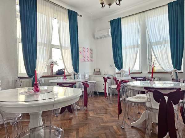 Închiriez 2 camere în vilă cu arhitectură interbelică