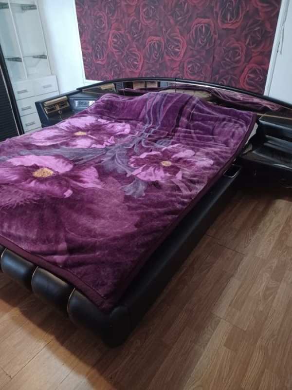 Închiriez casa la curte sector 5
