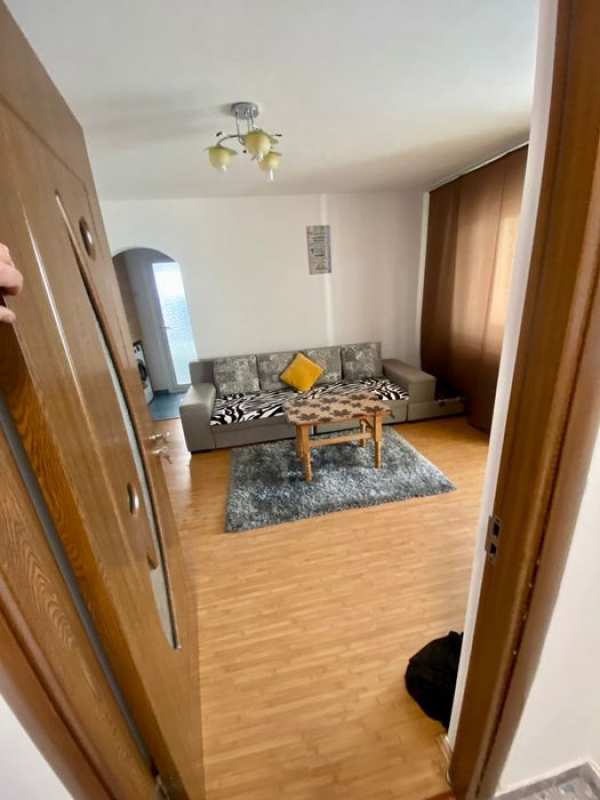 Inchiriez apartament Filiasi Etaj 2
