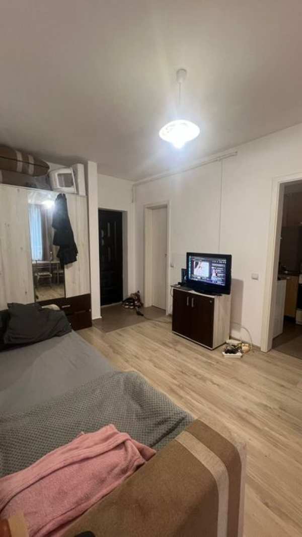 Inchiriez garsoniera