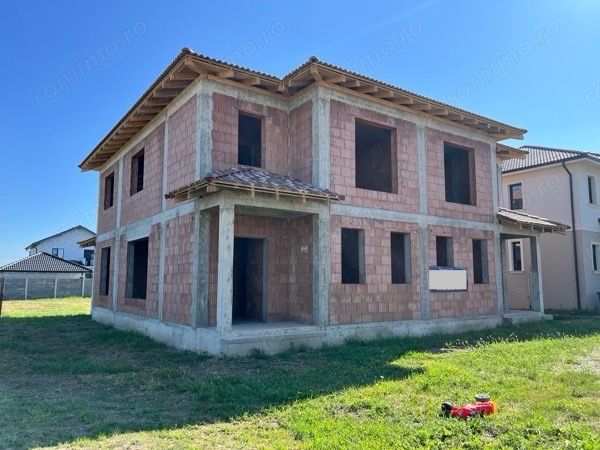 Proprietar, vand casa tip duplex la rosu in Dumbravita str. Muscatelor