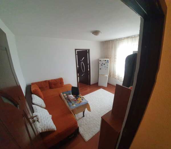 Închiriez apartament Balș zona monument