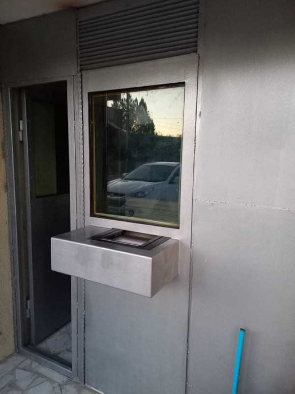 Inchiriez spatiu pentru casa de amanet si schimb valutar