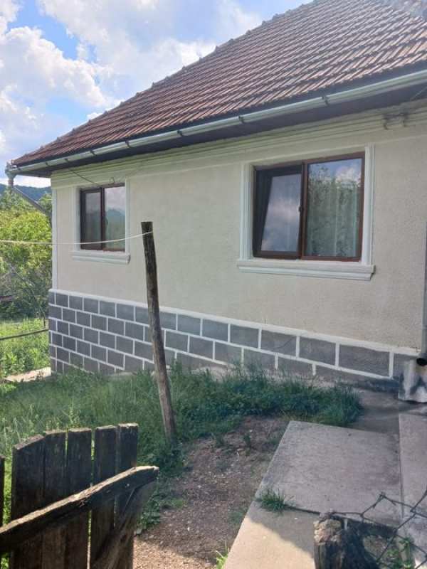 Casa de  vanzare in zona frumoasa de munte