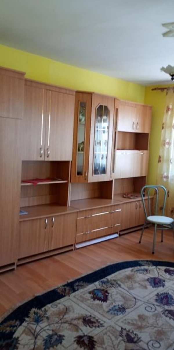 Închiriez garsonieră