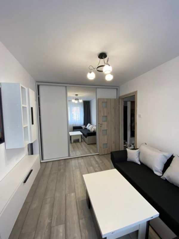 Inchiriez apartament