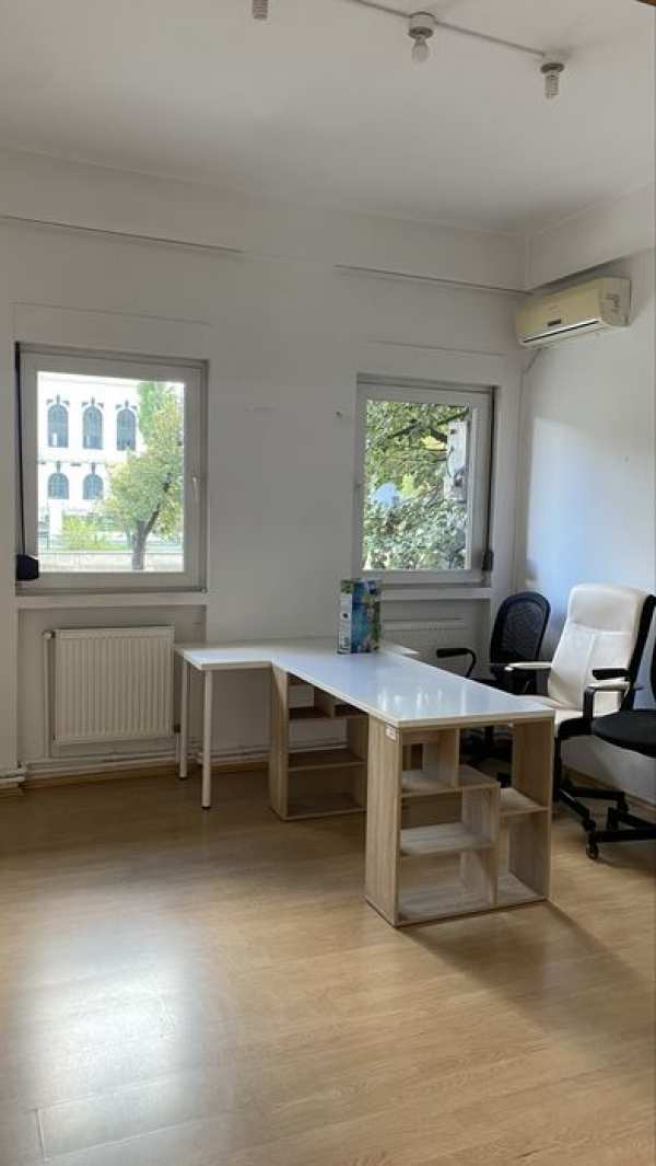 Inchiriez apartament 5 camere Bd Kogalniceanu
