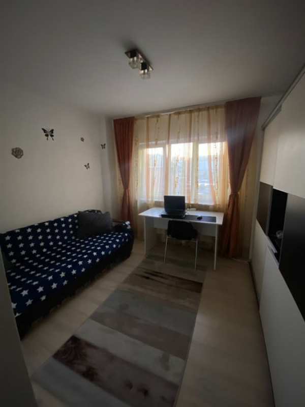 Închiriez Garsonieră