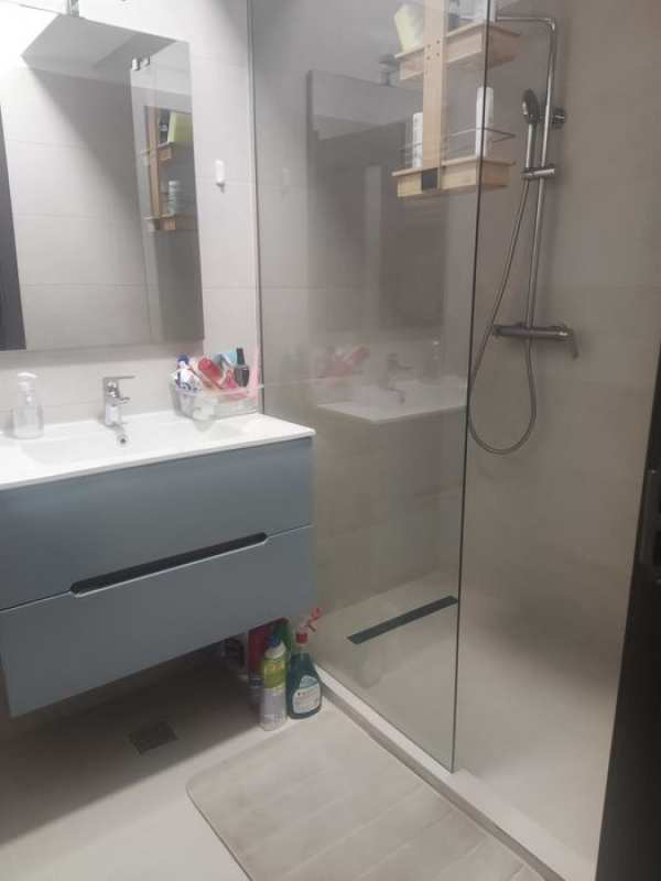 Caut colega apartament