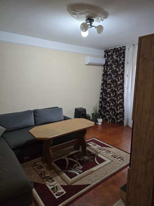 Vând apartament 4 camere
