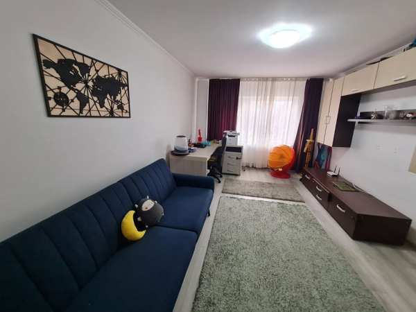 Proprietar, inchiriez apartament central, 2 camere, renovat,