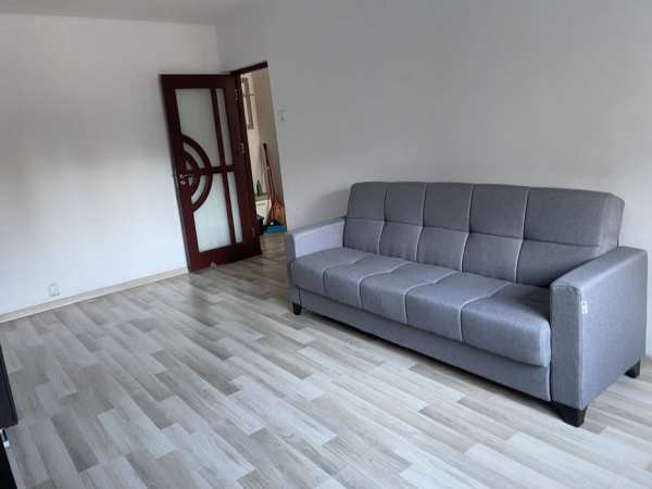 Dau in chirie apartament 3 camere Nufarul