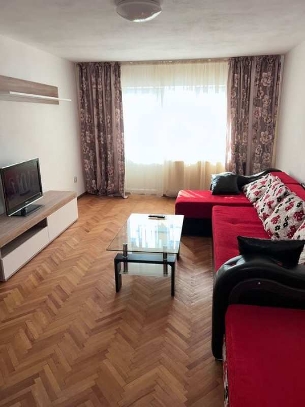 Închiriez apartament 3 camere