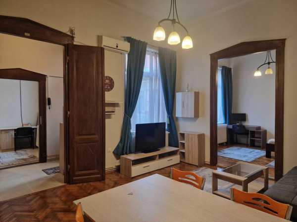 Direct proprietar, inchiriez apartament 3 camere Revolutiei - Medicina