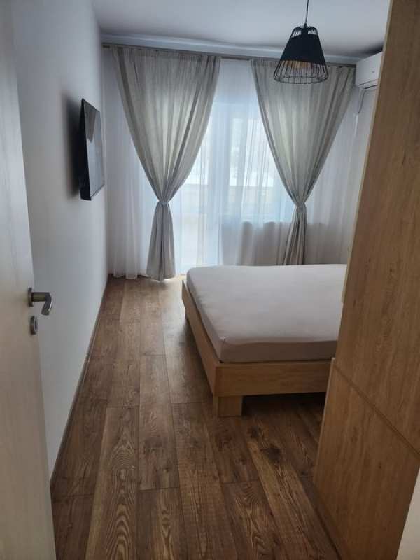 Inchiriez apartament 4 camere