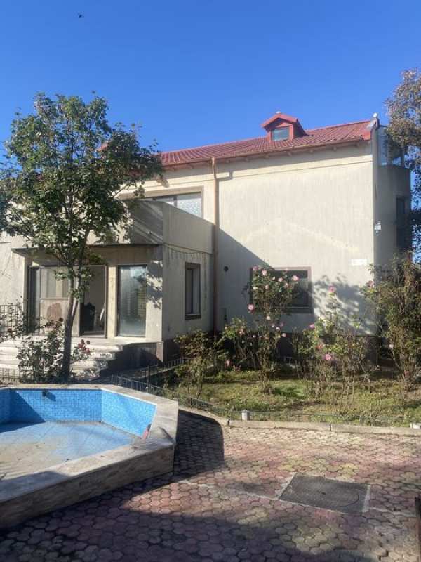 Inchiriem Vila central Eforie Nord