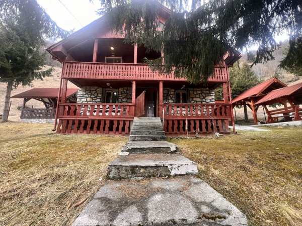 Cabana de vanzare / Casa de vacanta de vanzare
