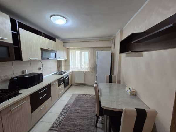 Chirie 3 camere zona SRI