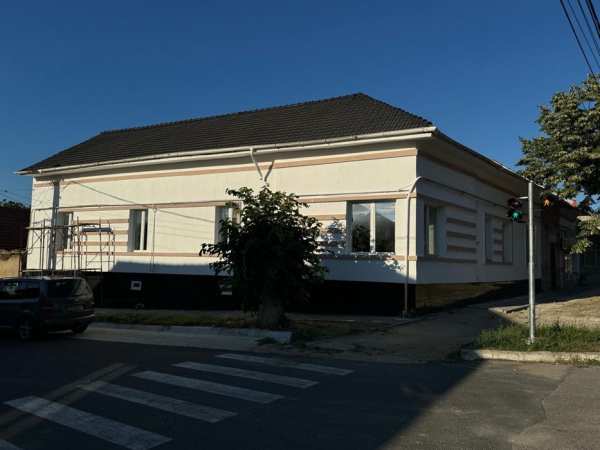 Casa de vânzare la principala Bocșa Cu teren mare